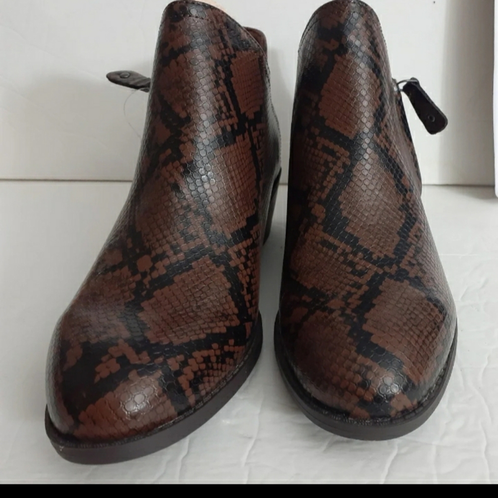 Womens So sz 9.5 brown black snake print Booties memory foam ankle boots nib - Picture 10 of 11